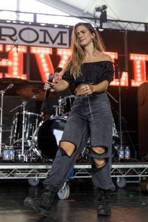 June 21, 2019 - Chicago, Illinois, U.S - KASSI ASHTON during the LakeShake Country Music Festival in Chicago, Illinois Chicago U.S. - ZUMAs135 20190621_zap_s135_005 Copyright: xDanielxDeSloverx