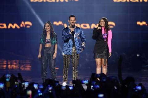 June 22, 2019 - EUM20190622ESP06.JPG .CIUDAD DE MEXICO. MusicMusica-MTV Miaw.- Aspectos de la entrega de premios MTV Miaw y de las presentaciones musicales que se realizaron la noche del 21 de junio de 2019. En la imagen el actor Luis Gerardo Mendez y el duo Calle y Poche. Foto: Agencia EL UNIVERSALGerman EspinosaEELG Copyright: xElxUniversalx