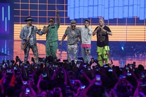 June 22, 2019 - EUM20190622ESP12.JPG .CIUDAD DE MEXICO. MusicMusica-MTV Miaw.- Aspectos de la entrega de premios MTV Miaw y de las presentaciones musicales que se realizaron la noche del 21 de junio de 2019. En la imagen el cantante Mario Bautista y el grupo Piso 21. Foto: Agencia EL UNIVERSALGerman EspinosaEELG Copyright: xElxUniversalx