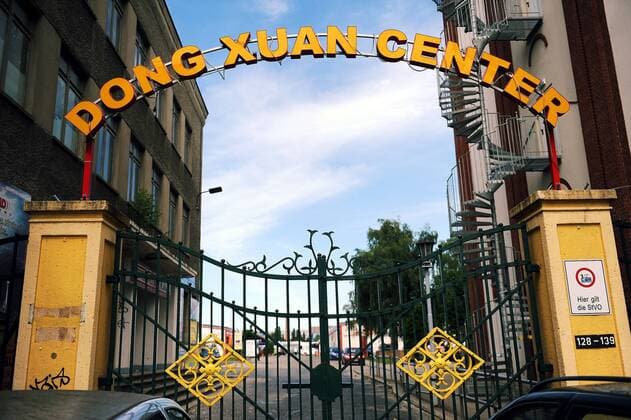 Asia-Markt Adsiamarkt Berlin, 03.05.2019 Der Asiamarkt Dong-Xuan-Center in der Lichtenberger Herzbergstrasse ist der größte seiner Art in Europa. In jüngster Zeit wird er auch als Umschlagsort für illegale Kinder aus Vietnam vermutet.