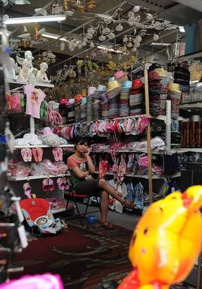 Asiak-Markt Adsiamarkt Berlin, 03.05.2019 Der Asiamarkt Dong-Xuan-Center in der Lichtenberger Herzbergstrasse ist der größte seiner Art in Europa. In jüngster Zeit wird er auch als Umschlagsort für illegale Kinder aus Vietnam vermutet.