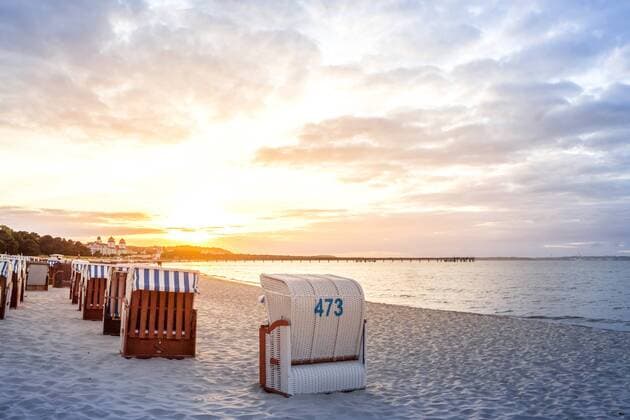 Germany, Mecklenburg-Western Pomerania, Ruegen, Binz, beach at sunset  PUF01435