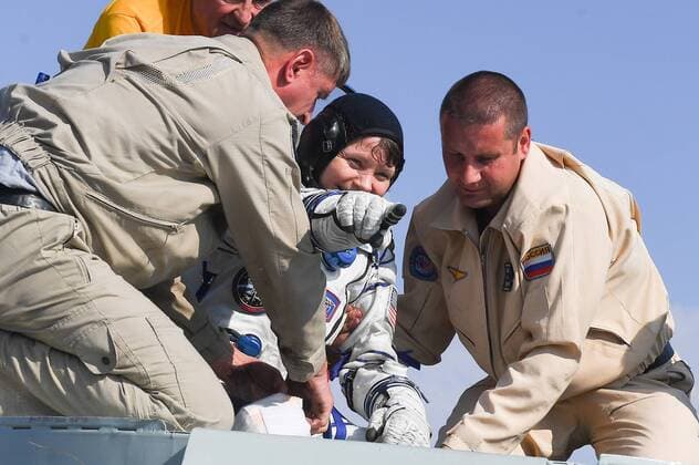 News Themen der Woche KW26 News Bilder des Tages KAZAKHSTAN â€“ JUNE 25, 2019: NASA astronaut Anne McClain seen as the Soyuz MS-11 descent capsule carrying the ISS Expedition 58 59 crew members lands near the town of Zhezkazgan, Kazakhstan. Sergei Mamontov POOL TASS  TS0B0E42