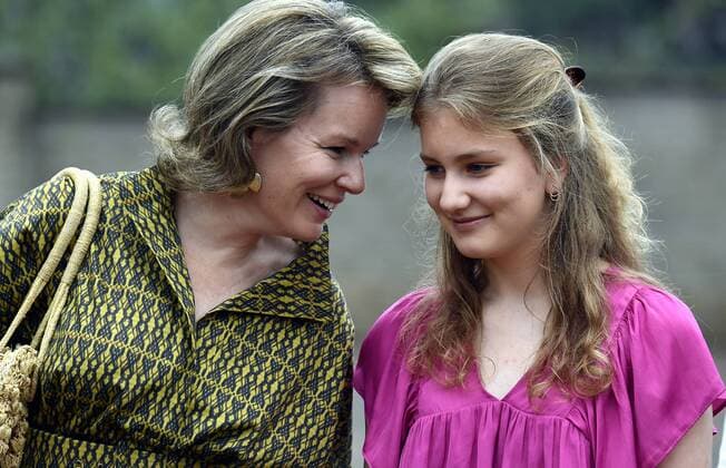 Entertainment Themen der Woche KW26 Entertainment Bilder des Tages Queen Mathilde of Belgium and her daughter Crown Princess Elisabeth pictured in a moment of complicity at a visit to AMREF Dagoretti Child Protection and Development Centre, in Dagoretti, western part of Nairobi, Kenya, Wednesday 26 June 2019. Queen Mathilde, honorary President of Unicef Belgium, and Crownprincess Elisabeth are on a three day mission in Kenya with focus on education and children in difficult circumstances.  ERICxLALMAND 05613265