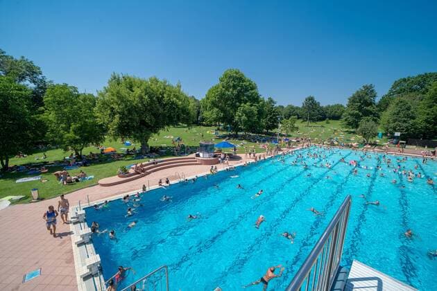 Weitere Bilder: Brühende Hitze: Impressionen aus dem Möhringer Freibad - Fast 40 grad Außen - 28 im Wasser Weitere Bilder: Brühende Hitze: Impressionen aus dem Möhringer Freibad - Fast 40 grad Außen - 28 im Wasser , 70567 Stuttgart, Deutschland Copyright: 7aktuellx xOskarxEyb