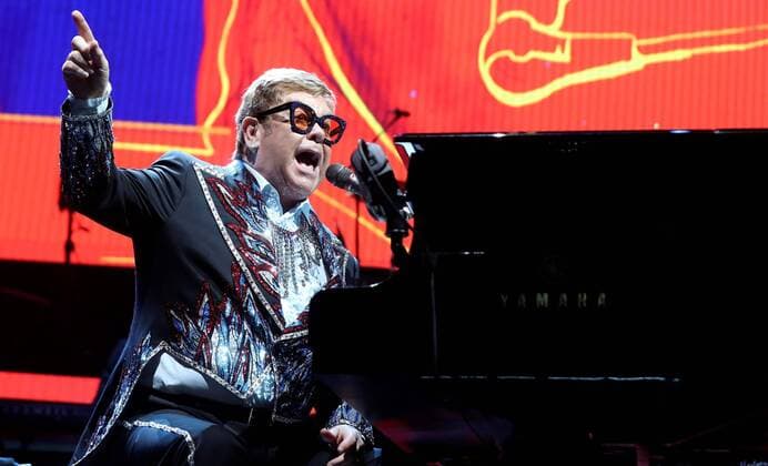 Entertainment Themen der Woche KW26 Entertainment Bilder des Tages British singer Elton John performs during a concert, as part of his tour Farewell Yellow Brick Road , at Wizink Center in Madrid, Spain, 26 June 2019. Elton John in concert !ACHTUNG: NUR REDAKTIONELLE NUTZUNG!  Copyright: xKikoxHuescax(es-ES)x GRAF4851 20190626-636971839618775845