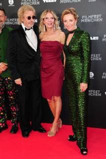 Thomas Gottschalk und Karina Mroß mit Diana Iljine bei der Eröffnung vom Filmfest München mit der Film Premiere von The Art of Self-Defense am 27.06.2019 in München Eröffnung Opening vom Filmfest München 2019