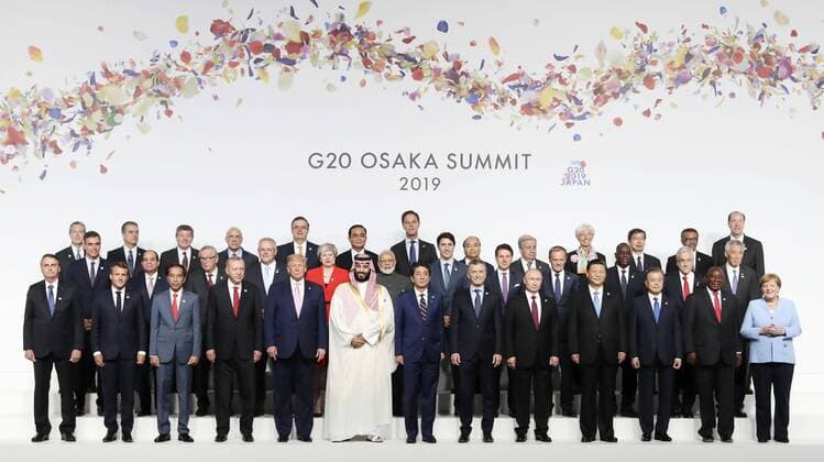 News Themen der Woche KW26 News Bilder des Tages G-20 summit in Osaka Leaders from the Group of 20 nations pose for a photo during their two-day meeting in Osaka on June 28, 2019. (Pool photo) 