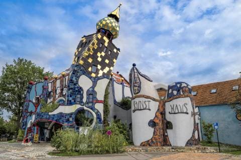 Kunsthaus Abensberg, Architekt Hundertwasser, Abensberg, Bayern, Deutschland, Europa Copyright: imageBROKER/RolfxFischer iblrfi04914119.jpg