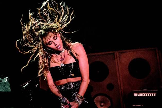Entertainment Themen der Woche KW26 Entertainment Bilder des Tages Verdensstjernen, Miley Cyrus, festede paa Roed Scene omkring midnat paa Tinderbox fredag den 28. juni 2019. BT og For Denmark only.. , Odense Denmark *** The World Star, Miley Cyrus, attached to the Red Scene around midnight on Tinderbox Friday June 28, 2019, BT and For Denmark only, Odense Denmark,  Copyright: HellexArensbak HellexArensbakx COP200 spdk20190628-234846-L