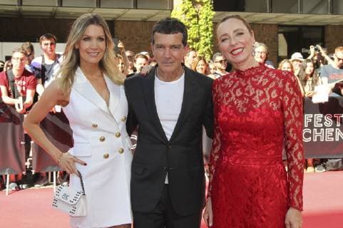 Antonio Banderas mit Lebenspartnerin Nicole Kimpel und Diana Iljine bei der CineMerit-Gala zu Ehren von Antonio Banderas mit der Premiere von Leid und Herrlichkeit Dolor y gloria auf dem 37. Filmfest München 2019 im Festivalzentrum Gasteig. München, 29.06.2019