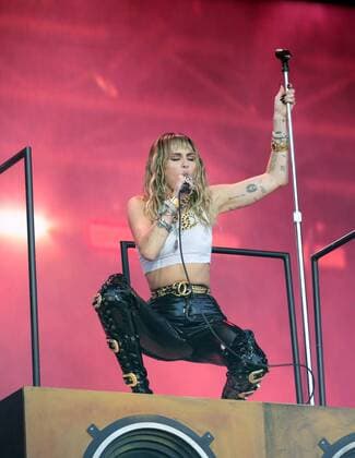 American singer Miley Cyrus performs on the Pyramid stage at Glastonbury Music Festival in Somerset, England on Sunday, June 30, 2019. The three day event is the largest music festival in Europe with over 120,000 festival goers attending.  LON2019063018 HUGOxPHILPOTT