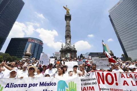June 30, 2019 - EUM20190630NAC13.JPG.CIUDAD DE MEXICO Protest-Protesta.- Anti AMLO.- Diferentes grupos de la sociedad civil realizan una marcha del Monumento a la Revolucion a la glorieta del Ãngel de la Independencia para manifestar su inconformidad con las decisiones del jefe del Ejecutivo, Andres Manuel Lopez Obrador, el domingo 30 de junio de 2019; piden la renuncia del presidente. Foto: Agencia EL UNIVERSAL Berenice Fregoso EVZ  - ZUMAu78_ 20190630_zaf_u78_022 Copyright: xBerenicexFregosoxElxUniversalx