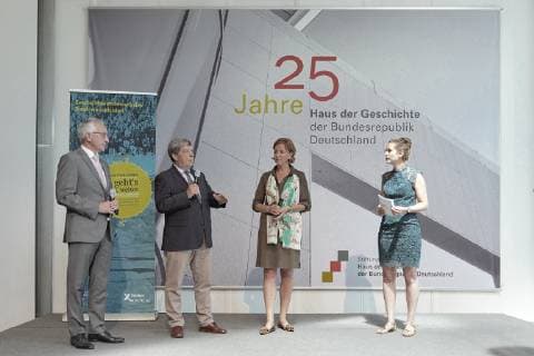 01.07.2019 Landespreisverleihung Nordrhein-Westfalen, Geschichtswettbewerb des Bundespräsidenten im Haus der Geschichte in Bonn. Yvonne Gebauer, Ministerin für Schule und Bildung NRW, Dr. Lothar Dittmer Vorsitzender des Vorstandes der Körber Stiftung, Prof. Dr. Hans Walter Hütter Präsident der Stiftung Haus der Geschichte der Bundesrepublik Deutschland, Stiftung Haus der Geschichte Bonn Haus der Geschichte NRW Deutschland