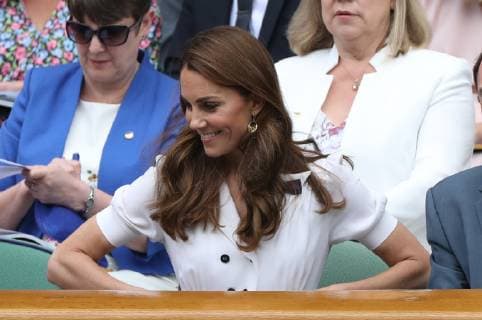 London, Herzogin Kate besucht Tennisturnier in Wimbledon . 02 07 2019. London, United Kingdom. The Duchess of Cambridge in the Royal Box on day two of the Wimbledon Tennis Championships in London.  xStephenxLockx xi-Imagesx IIM-19868-0054