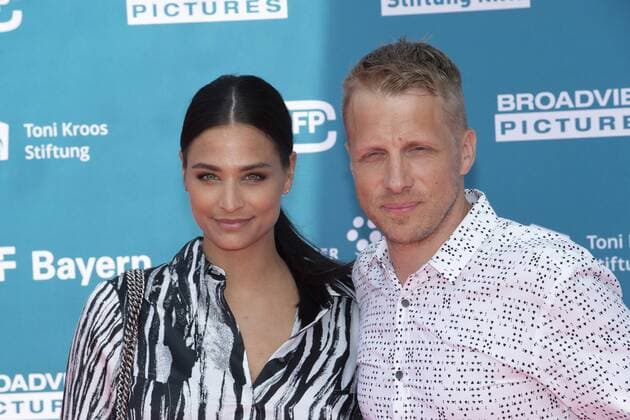 Oliver POCHER, Moderator, mit Partnerin Amira ALY, Roter Teppich, Red Carpet Show, Ankunft, arrival, Premiere fuer den Film KROOS, am 30.06.2019 in Koeln,