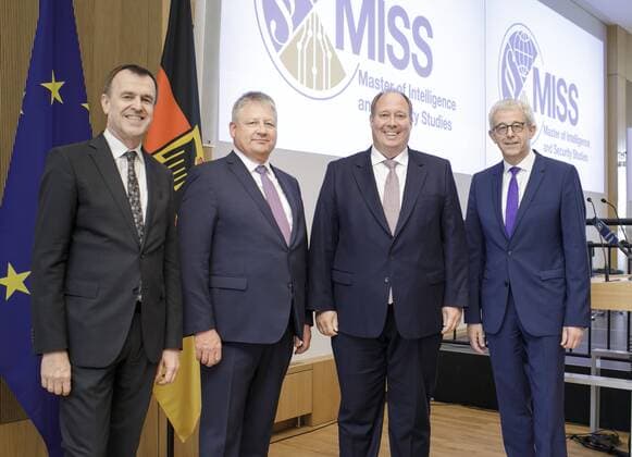 News Themen der Woche KW27 News Bilder des Tages Eroeffnungsfeier des MISS, Master of Intelligence and Security Studies, der BND und der Bundeswehr. Hier vr. Gerd Hoofe, Staatssekretraer in BMVg, Kanzleramtsminister Helge Braun, Bruno Kahl, Praesident des BND und Johannes Geismann, Staatssekretaer im Bundeskanzleramt. Berlin 03.07.2019 Berlin Deutschland *** Opening ceremony of the MISS, Master of Intelligence and Security Studies, the BND and the Bundeswehr Here vr Gerd Hoofe, State Secretary in BMVg, Chancellery Minister Helge Braun, Bruno Kahl, President of the BND and Johannes Geismann, State Secretary in the Federal Chancellery Berlin 03 07 2019 Berlin Germany Copyright: xThomasxImo photothek.netx