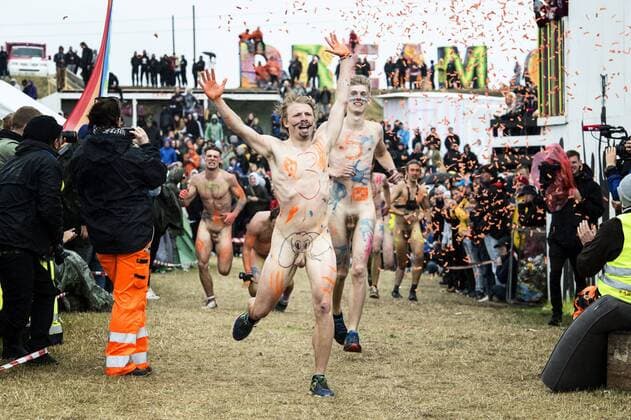 News Bilder des Tages Roskilde Festival Noegenloeb 2019 thenakedrun afholdes torsdag den 4. juli 2019. Ruten gaar rundt i Dream City og er ca. 300-600 meter lang. Det har varieret lidt, i de aar det er blevet afholdt. Det er ikke laengere Roskilde Festival, der staar for arrangementet. Det er istedet en raekke lejre i det saakaldte Dream City -omraade, der varetager loebet.. , Roskilde Denmark Copyright: IdaxGuldb¾kxArentsen IdaxGuldbaekx COP200 spdk20190704-150326-L