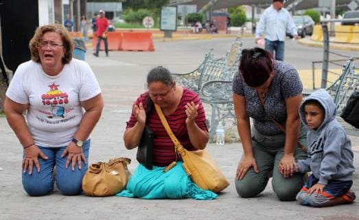 Migrants that where at the Puente Nuevo, in Matamoros, Tamaulipas, Mexico, on 4 July 2019, are evicted of the zone after a group of at least 100 people arrive during the night to the border to try to enter to US territory. US authorities deployed their team by air and earth to face the incident. Migrants are evicted after try to enter to US territory !ACHTUNG: NUR REDAKTIONELLE NUTZUNG!  Copyright: xAbrahamxPinedaxJácomex MEX6579 20190704-636978709357786927