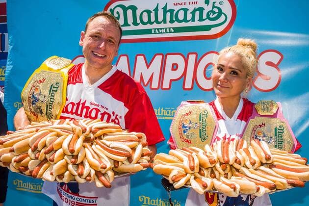 Entertainment Themen der Woche KW26 Entertainment Bilder des Tages Joey Chestnut and Miki Sudo win the 103rd Nathan s Famous Fourth of July International Hot Dog Eating Contest on Thursday, July 4, 2019 in Coney Island. Joey Chestnut and Miki Sudo defended their Nathan s titles after eating 71 and 31 hot dogs and buns, respectively. The Nathan s Famous Fourth of July International Hot Dog Eating Contest has occurred each July 4th in Coney Island since 1916.  NYP20190704332 STEVENxFEDRMAN