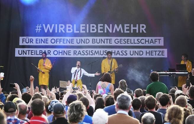 Entertainment Themen der Woche KW26 Entertainment Bilder des Tages Kosmos 04.07.2019, Chemnitz, Innenstadt, Brückenstraße Theaterstraße Stadthallenpark, Open Air, Kosmos, Festival, tausende feiern an vielen Auftrittsorten mit Musik, Bands, Diskusionsrunden, Spiel und Spaß. Foto: Alligathoah Chemnitz Sachsen BRD *** Kosmos 04 07 2019, Chemnitz, city centre, Brückenstraße Theaterstraße Stadthallenpark, open air, Kosmos, festival, thousands celebrate at many venues with music, bands, discussion rounds, games and fun Photo Alligathoah Chemnitz Sachsen BRD