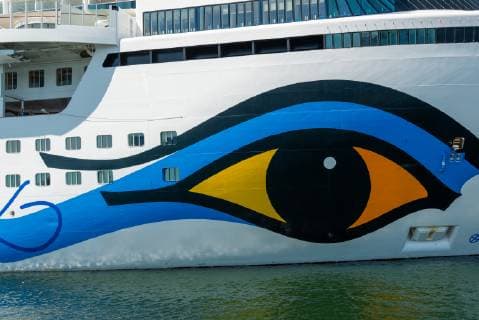 Di AIDA prima der AIDA Cruises am Ostseekai in Kiel, zeitgleich mit dem Schwesterschiff AIDA cara am Ostseekai vor dem Kieler Schloss und der Kiellinie Kiel Schleswig-Holstein Deutschland *** Di AIDA prima of the AIDA Cruises at the Ostseekai in Kiel, at the same time with the sister ship AIDA cara at the Ostseekai in front of the Kieler Schloss and the Kiellinie Kiel Schleswig Holstein Germany