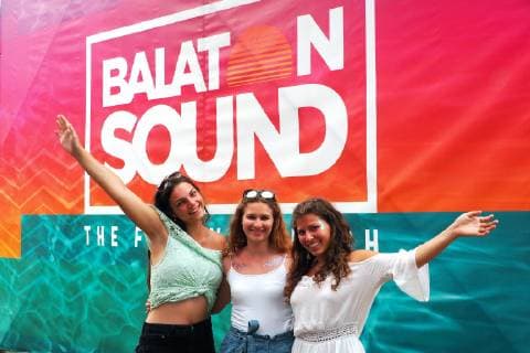 (190706) -- ZAMARDI, July 6, 2019 -- People take photos in front of the logo of Balaton Sound music festival on the shore of Lake Balaton in Zamardi, Hungary, on July 5, 2019. ) HUNGARY-ZAMARDI-BALATON SOUND-MUSIC FESTIVAL AttilaxVolgyi 