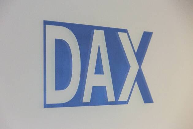 Dax Aufschrift im Handelssaal der Deutschen Börse in Frankfurt am Main *** Dax Inscription in the trading room of Deutsche Börse in Frankfurt am Main
