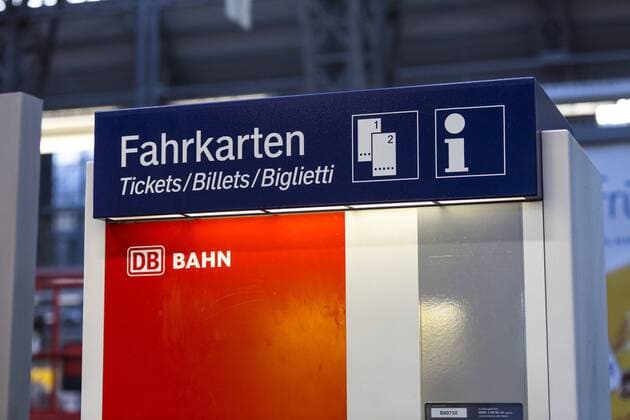 Deutsche Bahn Fahrkartenautomat am Hauptbahnhof von Frankfurt am Main
