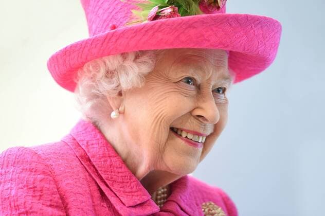 Entertainment Bilder des Tages . 09 07 2019. Cambridge, United Kingdom. Queen Elizabeth II during a visit to the Royal Papworth Hospital in Cambridge, United Kingdom.  xPoolx xi-Imagesx IIM-19893-0008