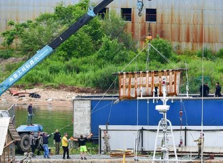 VLADIVOSTOK, RUSSIA - JULY 11, 2019: Preparing an orca to be transported to the release site in the Sakhalin Gulf. Experts of the Russian Research Institute of Fisheries and Oceanography (VNIRO) begin an operation to release the marine mammals that had been kept at the so-called whale prison , from a rehabilitation centre in the Srednyaya Bay. A marine containment facility branded a whale prison was discovered in the Srednyaya Bay in Primorye Territory in 2018; 90 belugas and 11 orcas were captured in the whale prison to be sold to Chinese amusement parks; later, three beluga whales and one orca disappeared. Russian police and prosecutors are carrying out a criminal investigation. Dmitry Yefremov TASS  TS0B2AC8