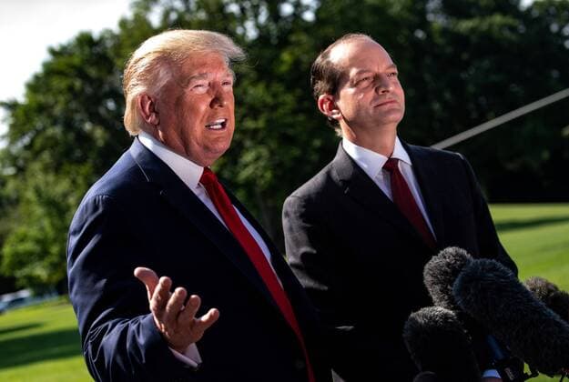 News Bilder des Tages President Donald Trump speaks alongside Labor Secretary Alex Acosta after Acosta announced his resignation, as Trump departs the White House in Washington, D.C. on July 12, 2019. Acosta announced his resignation amid pressure from the Jeffrey Epstein sex trafficking case.  WAP20190712303 KEVINxDIETSCH