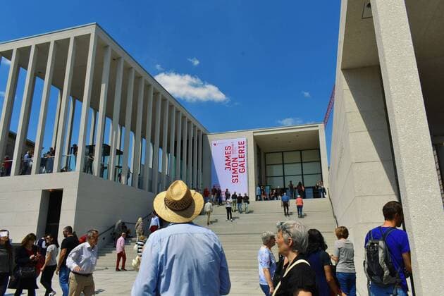News Bilder des Tages Besucher-Magnet Museumsinsel, die James - Simon - Galerie wurde am 12.07.2019 der Oeffentlichkeit uebergeben. Heute, am 13.07.19 ist Tag der offenen Tuer. *** Visitors Magnet Museum Island, the James Simon Gallery was opened to the public on 12 07 2019 Today, on 13 07 19 is Open House Day