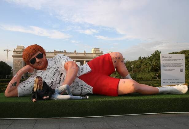 Entertainment Bilder des Tages MOSCOW, RUSSIA â€“ JULY 15, 2019: A 5-metre figure of English singer Ed Sheeran by Moscow s Gorky Park ahead of Sheeran s concert in Moscow. Vladimir Gerdo TASS  TS0B3325