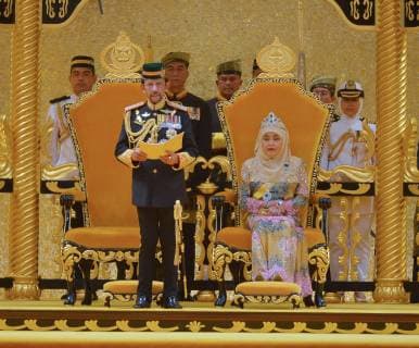 (190716) -- BANDAR SERI BEGAWAN, July 16, 2019 (Xinhua) -- Brunei s Sultan Haji Hassanal Bolkiah (L, front) delivers a speech during his birthday celebration at Istana Nurul Iman, Brunei s royal palace, in Bandar Seri Begawan, Brunei, July 15, 2019. Brunei celebrated the Sultan Haji Hassanal Bolkiah s 73rd birthday with various activities including a ceremonial parade and a grand state banquet on Monday. The Sultan birthday is a national event held annually, which usually lasted about a month. (Xinhua Jeffrey Wong) BRUNEI-BANDAR SERI BEGAWAN-ROYAL BIRTHDAY-CELEBRATION 