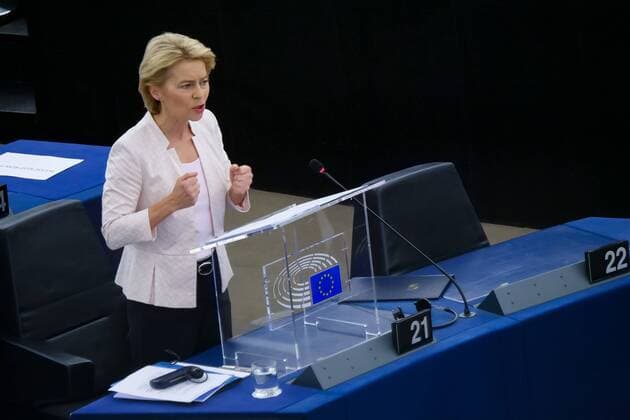 News Bilder des Tages Straßburg, Bewerbungsrede von Ursula von der Leyen Rede vor dem Europäischen Parlament (190716) -- STRASBOURG, July 16, 2019 -- Ursula von der Leyen, the German candidate for president of the European Commission, makes a statement at the headquarters of the European Parliament in Strasbourg, France, July 16, 2019. The European Parliament is due to vote on her nomination later Tuesday. ) FRANCE-STRASBOURG-EU NOMINEE-VON DER LEYEN ZhangxCheng 