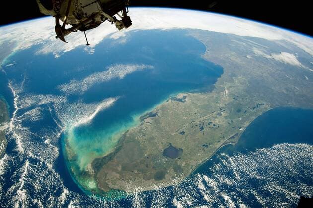 News Bilder des Tages July 16, 2019, Earth Atmosphere: FILE: An astronaut onboard the International Space Station (ISS) captured a photograph of Florida. The image highlights the state s many lakes, as well as the shallow, light-toned waters of the Florida Keys. Along Florida s Atlantic coast, Cape Canaveral Air Force Station and NASA s Kennedy Space Center have been the sites for all American-launched manned spaceflights, including the launch of Apollo 11 on July 16, 1969. Much of the ISS was also carried into space on space shuttle flights from Cape Canaveral. Pictured: March 7, 2019. Earth Atmosphere - ZUMAz03_ 20190716_sha_z03_676 Copyright: xNASAxEarthx