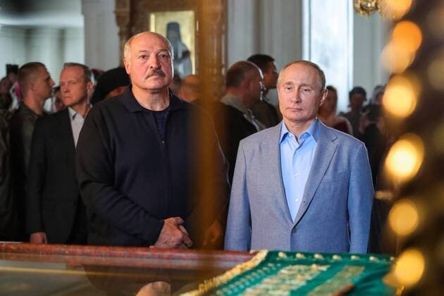 News Bilder des Tages KARELIA, RUSSIA - JULY 17, 2019: Belarus President Alexander Lukashenko and Russia s President Vladimir Putin (L-R front) visit the Valaam Monastery on Lake Ladoga. Mikhail Klimentyev Russian Presidential Press and Information Office TASS  TS0B35F8