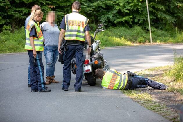Rimpar, Bundesstraße, 18.07.2019, Geschwindigkeits- und Motorradkontrolle der Polizei Bild: Laser Messung, Geschwindigkeitsmessung Copyright: HMBxMedia xHeikoxBecker