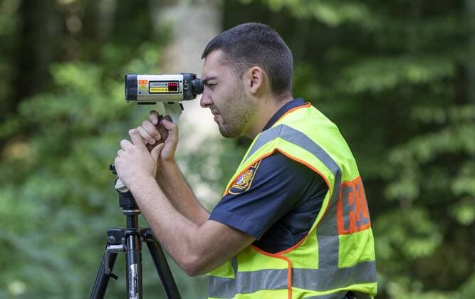 Rimpar, Bundesstraße, 18.07.2019, Geschwindigkeits- und Motorradkontrolle der Polizei Bild: Laser Messung, Geschwindigkeitsmessung Copyright: HMBxMedia xHeikoxBecker