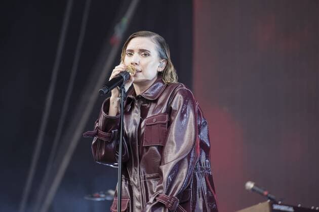 Turku, Finnland. 6. Juli 2019. Lykke Li performt auf dem 50. Ruisrock Festival. - Turku, Finland. 6th July 2019. Swedish singer songwriter Lykke Li performs at the 50th Ruisrock Festival. Ruisrock 2019, Turku, Finland