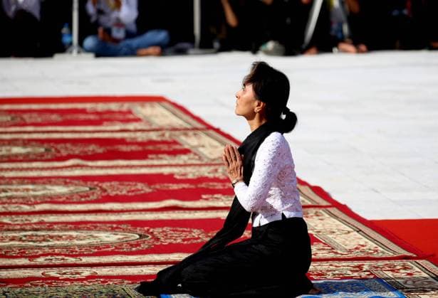 (190719) -- YANGON, July 19, 2019 -- Myanmar s State Counselor Aung San Suu Kyi attends a ceremony to mark the 72nd Martyrs Day in Yangon, Myanmar, July 19, 2019. Myanmar held a state ceremony here Friday to mark the country s 72nd Martyrs Day, paying tribute to fallen national heroes including General Aung San and eight others who sacrificed their lives in 1947 for regaining the country s independence. ) MYANMAR-YANGON-72ND MARTYRS DAY UxAung 