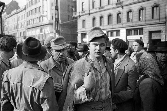 BUDAPEST 1956 Men released from prisons and detention camps by Hungarian Prime Minister Imre Nagy during the nationwide revolution against the Hungarian People s Republic and its Soviet-imposed policies, lasting from 23 October until 10 November 1956. BUDAPEST HUNGARY x3010x *** BUDAPEST 1956 Men released from prisons and detention camps by Hungarian Prime Minister Imre Nagy during the nationwide revolution against the Hungarian People s Republic and its Soviet imposed policies, lasting from 23 October until 10 November 1956 BUDAPEST HUNGARY x3010x,  Copyright: xAndersxEngman TTx HUNGARIAN UPRISING 1956