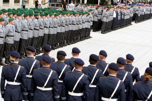 Feierliches Gelöbnis 2019 Feierliches Gelöbnis 2019 von rund 400 Soldatinnen und Soldaten im Bundesministerium für Verteidung. Berlin Mitte Berlin Deutschland