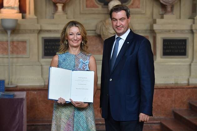 Monika GRUBER (Comedian), Markus SOEDER (Ministerpraesident Bayern und CSU Vorsitzender). Verleihung Bayerischer Verdienstorden im Antiquarium der Muenchner Residenz am 22.07.2019,