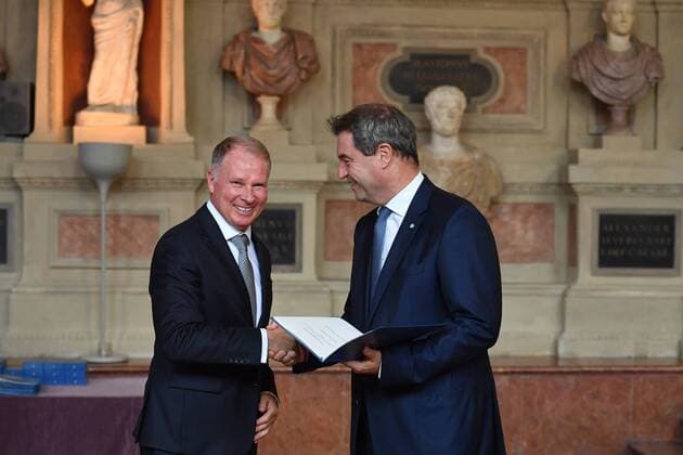 Stefan REUTER (Manager FC Augsburg),Markus SOEDER (Ministerpraesident Bayern und CSU Vorsitzender). Verleihung Bayerischer Verdienstorden im Antiquarium der Muenchner Residenz am 22.07.2019,