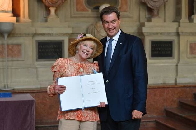 Elke SOMMER (Schauspielerin). Markus SOEDER (Ministerpraesident Bayern und CSU Vorsitzender). Verleihung Bayerischer Verdienstorden im Antiquarium der Muenchner Residenz am 22.07.2019,