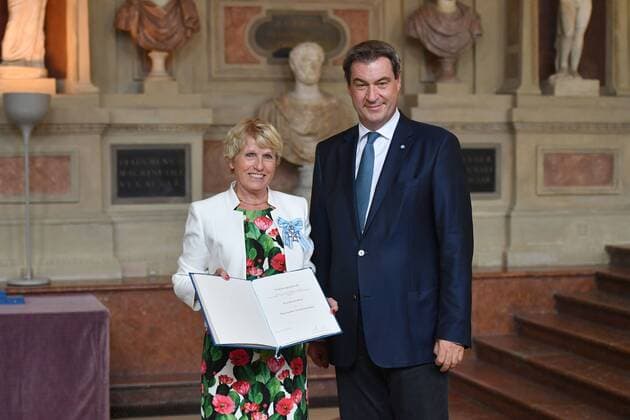 Katrina WUEST, Markus SOEDER (Ministerpraesident Bayern und CSU Vorsitzender) . Verleihung Bayerischer Verdienstorden im Antiquarium der Muenchner Residenz am 22.07.2019,