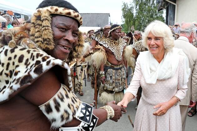 Entertainment Themen der Woche KW30 Entertainment Bilder des Tages . 22 07 2019. Builth Wells, United Kingdom. The Prince of Wales and Camilla, Duchess of Cornwall with members of the Zulu impi regiment during the 100th Royal Welsh Show in Builth Wells, Wales, United Kingdom.  xPoolx xi-Imagesx IIM-19958-0012