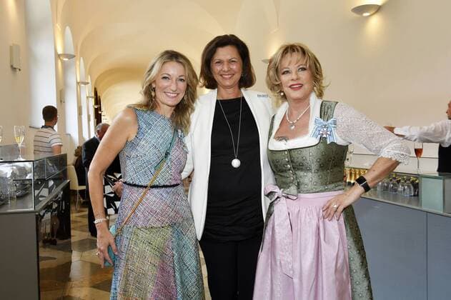 Monika Gruber, Ilse Aigner und Lisa Fitz bei der Verleihung des Bayerischen Verdienstordens 2019 im Antiquarium der Münchner Residenz. München, 22.07.2019